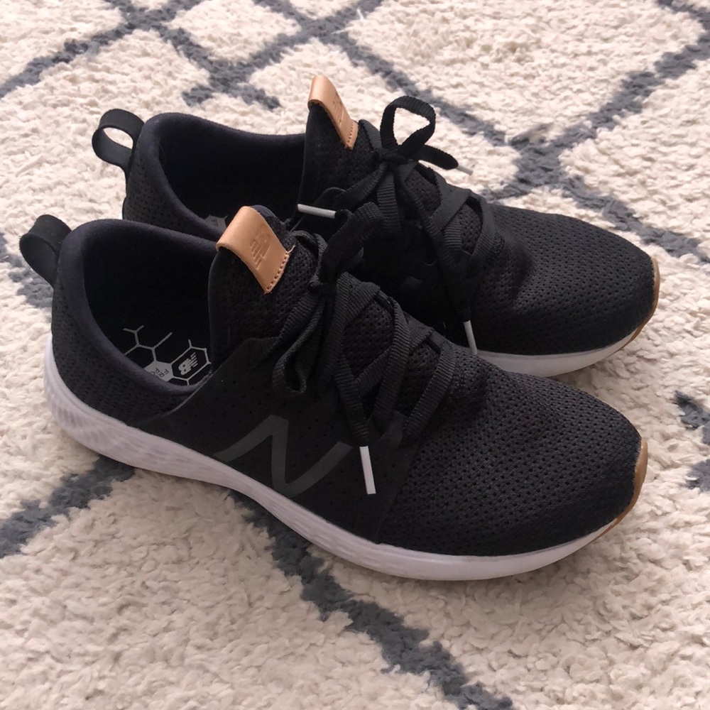 New Balance Black Tennis Shoes